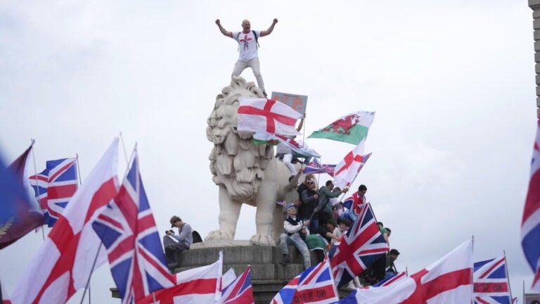 Multitudinaria protesta antiinmigración impulsada por la extrema derecha sacude Londres