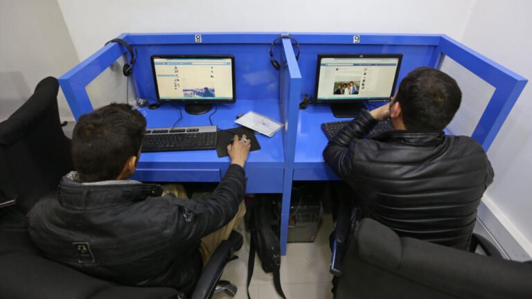 Los talibanes cortan las telecomunicaciones en todo Afganistán para "prevenir el vicio"
