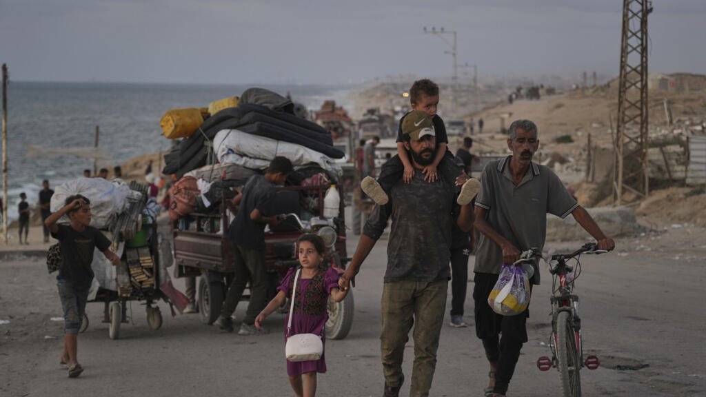 Un millón de palestinos desplazados hacia el sur de Gaza, denuncia el gobierno gazatí controlado por Hamás