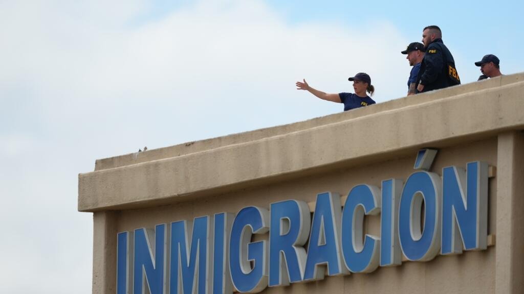 Un tirador ataca las instalaciones del ICE en Dallas, Texas, y mata a un detenido
