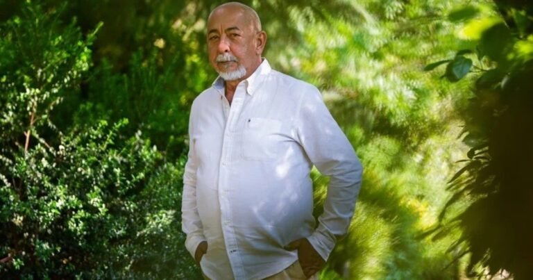 Leonardo Padura retrata en "Morir en la arena" la crisis cubana: “La miseria crea miserables”