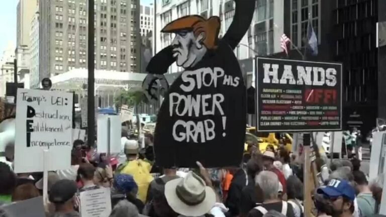 Manifestantes exigen “justicia económica” durante el Día del Trabajo en EE. UU.