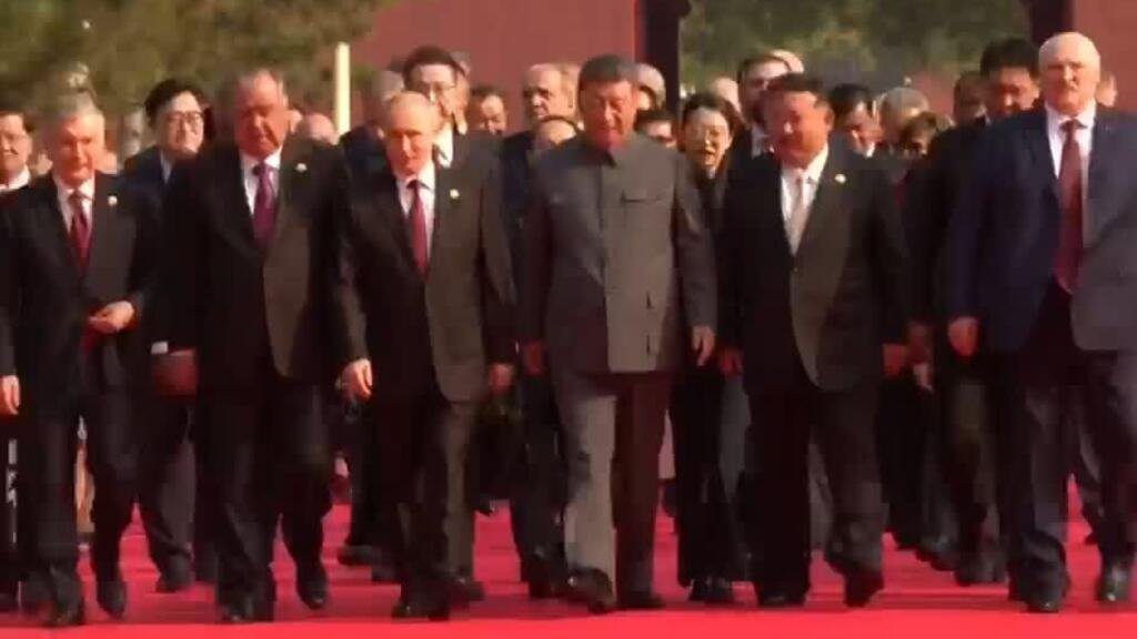Xi Jinping, Putin y Kim Jong-un se reúnen en el mayor desfile militar de China