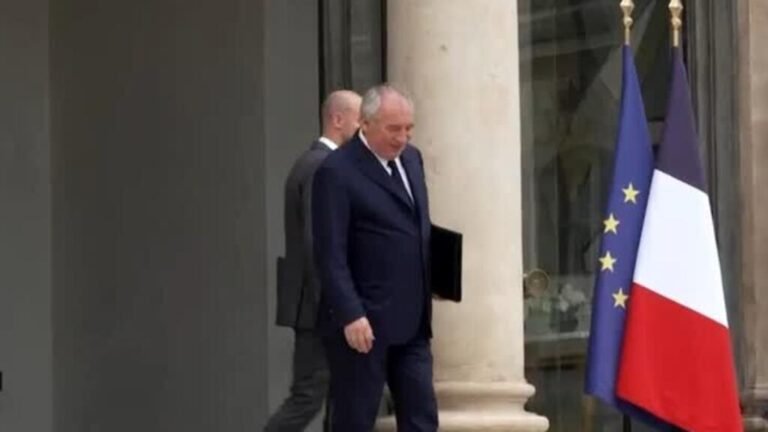 François Bayrou no consigue votos a favor: partidos en Francia declinan respaldo