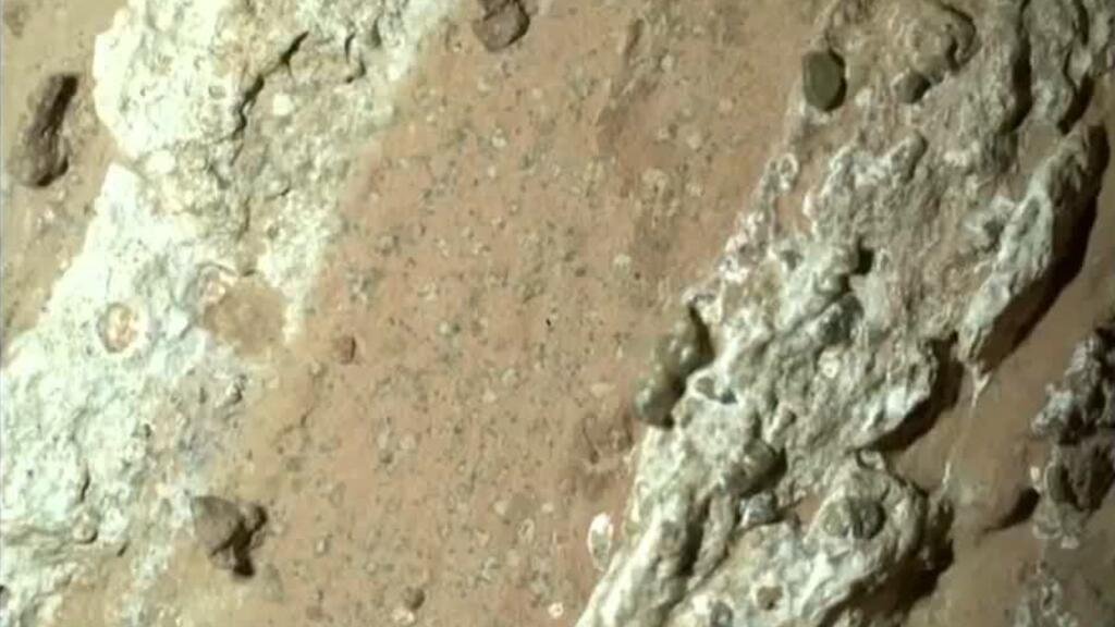 Rocas en Marte podrían tener señales de vida antigua, según la NASA