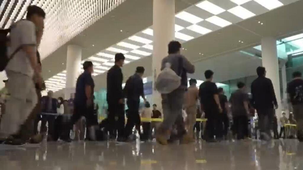 Llegan a Corea del Sur trabajadores deportados por Estados Unidos