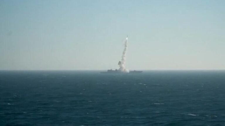 Rusia prueba misil hipersónico en el Ártico