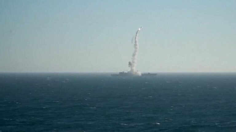 Rusia lanza misil hipersónico durante ejercicios militares con Belarús