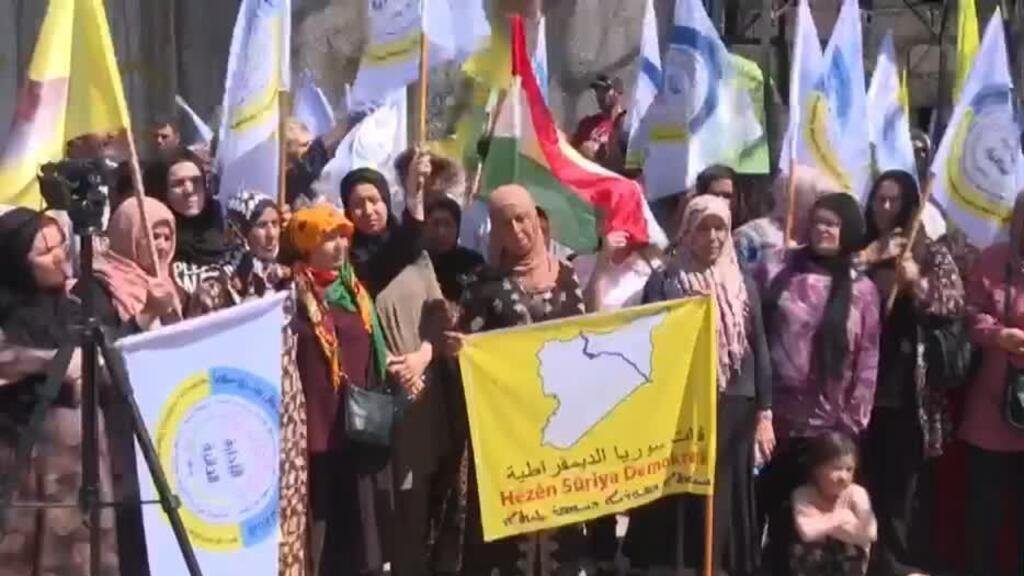 Kurdos piden descentralización en Siria: manifestantes exigen autonomía y paz