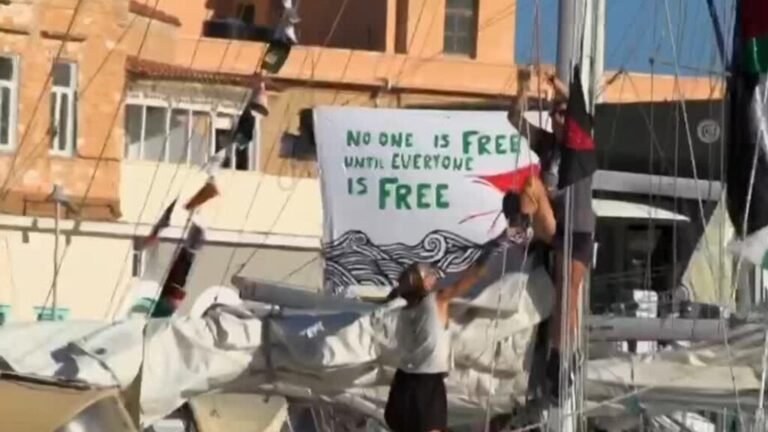 Flotilla Global Sumud navega hacia Gaza con Mandla Mandela a bordo