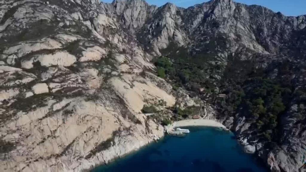 Explorar la isla de Montecristo: tesoros ocultos, vistas impresionantes y naturaleza intacta