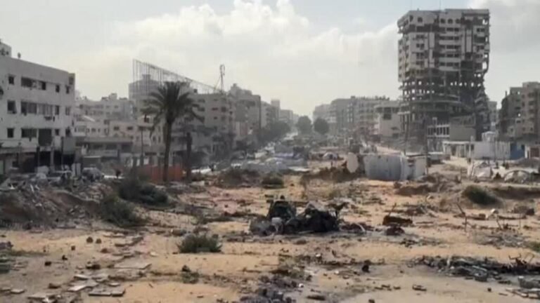 Palestinos en Ciudad de Gaza huyen de los ataques, pero sin un lugar seguro al cual ir