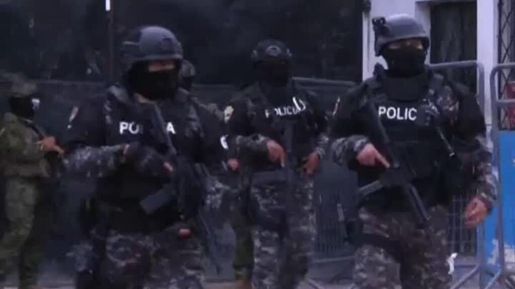 Violencia y caos tras el enfrentamiento de bandas criminales dentro de una cárcel ecuatoriana