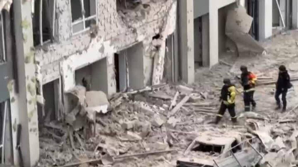 Casi 500 drones y más de 40 misiles rusos golpearon varias regiones de Ucrania