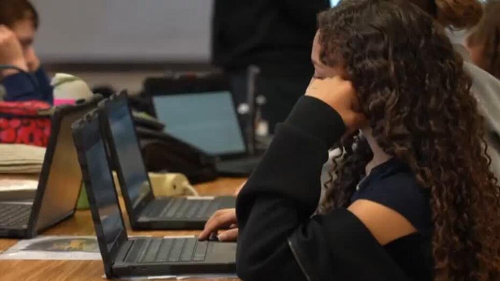 OpenAI lanza controles parentales para ChatGPT para incrementar seguridad en adolescentes