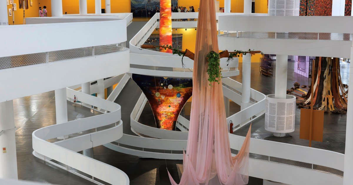 Performance coral y curaduría africana marcan el inicio de la Bienal de San Pablo 2025