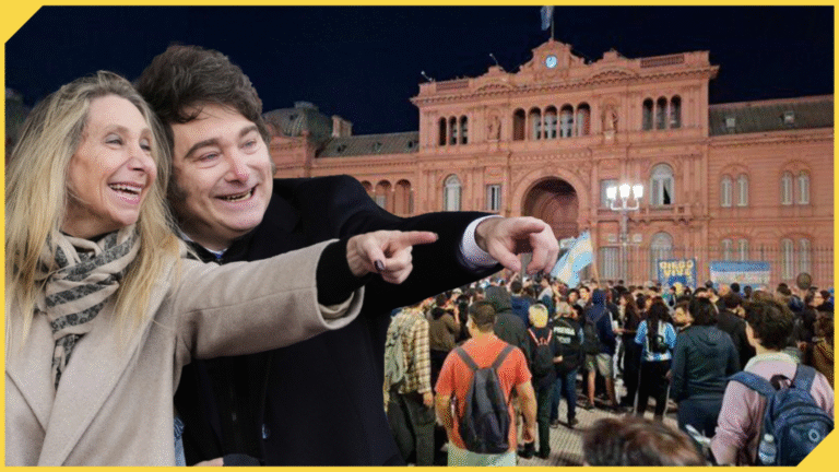 Manifestantes no cantan “Karina es alta coimera” frente a la sede presidencial de Argentina