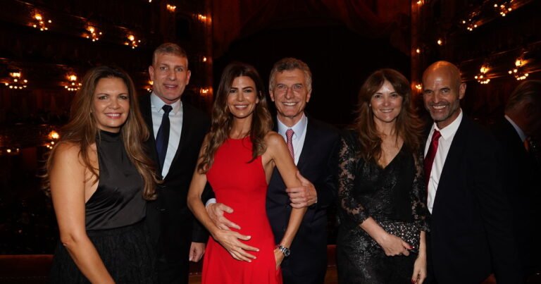 De Martín Palermo y Diego Milito a medallistas olímpicos, los deportistas que se sumaron al festejo de los 80 años de Clarín en el Teatro Colón