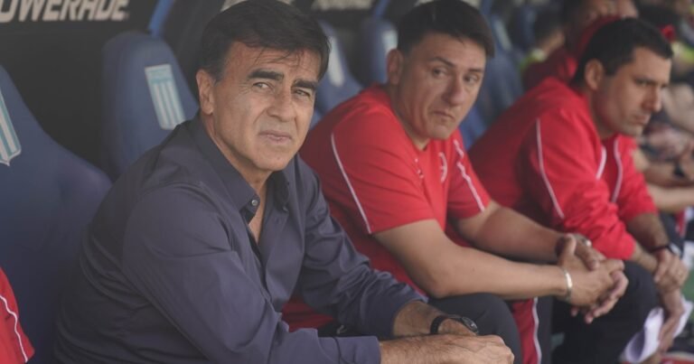 Quinteros, de la bronca por dejar escapar el triunfo al conformismo por el nivel de Independiente en su debut en el clásico