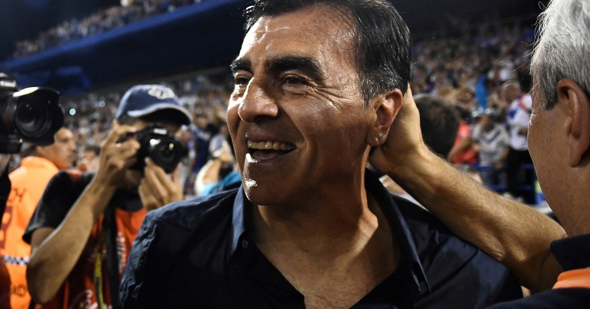 "Prácticamente cerrado": Gustavo Quinteros volvió al país, ¿qué falta para que sea DT de Independiente?