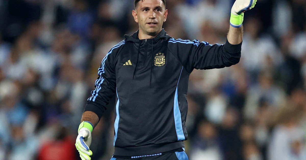 Emiliano Dibu Martínez cumple 33 años y tiene entre ceja y ceja otras dos marcas para agrandar su leyenda en la Selección Argentina