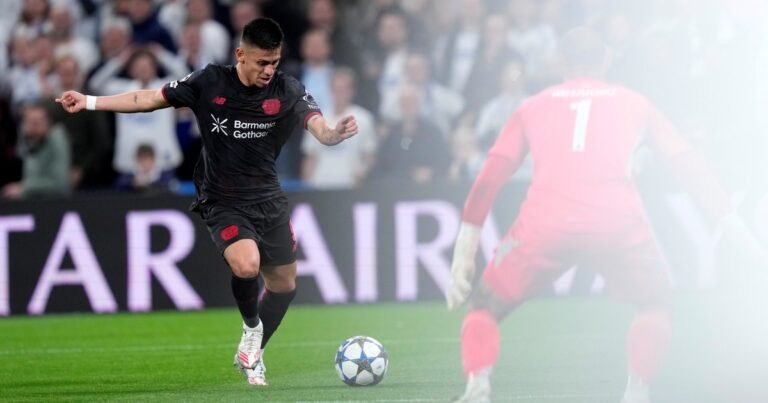 El Diablito Echeverri rescató al Bayer Leverkusen, que sacó un empate en Dinamarca: gran jugada para el 2-2