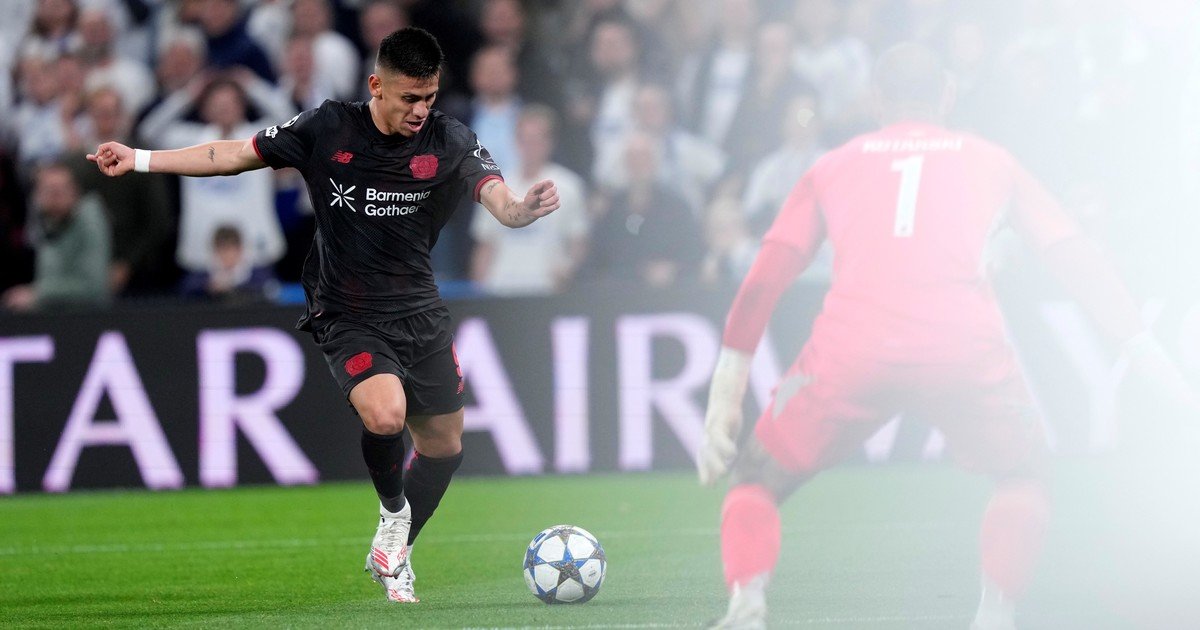 El Diablito Echeverri rescató al Bayer Leverkusen, que sacó un empate en Dinamarca: gran jugada para el 2-2