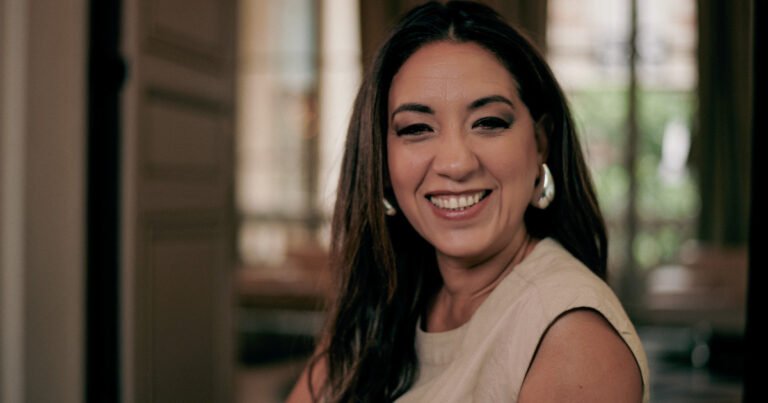 Lorena Vega, la psicóloga de Envidiosa y la Zurda de En el barro, tiene siete obras en cartel y el mundo por delante