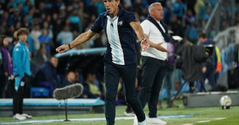 Gustavo Costas y la salida del capitán Gabriel Arias: "Ganamos una vez y me rompen las bolas"