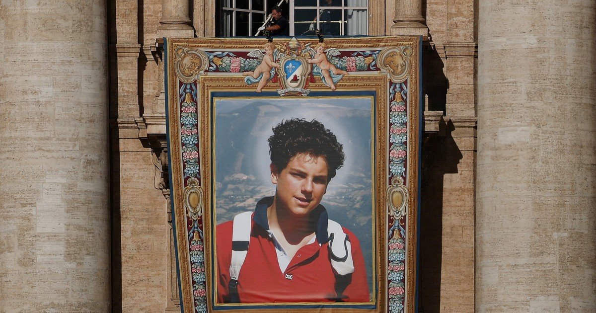 El santo millenial: un libro cuenta la historia del chico de 15 años y amante de internet que será canonizado el domingo