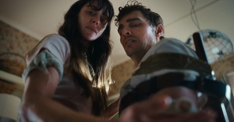 Together se suma a la nueva moda del horror físico, como "La sustancia"