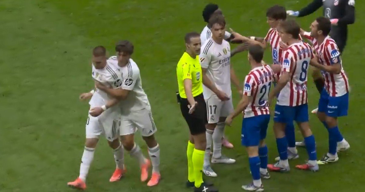 Mastantuono se enojó y recreó un feo gesto de Messi en el clásico entre Atlético y Real Madrid: tiró un pelotazo a la tribuna y lo amonestaron