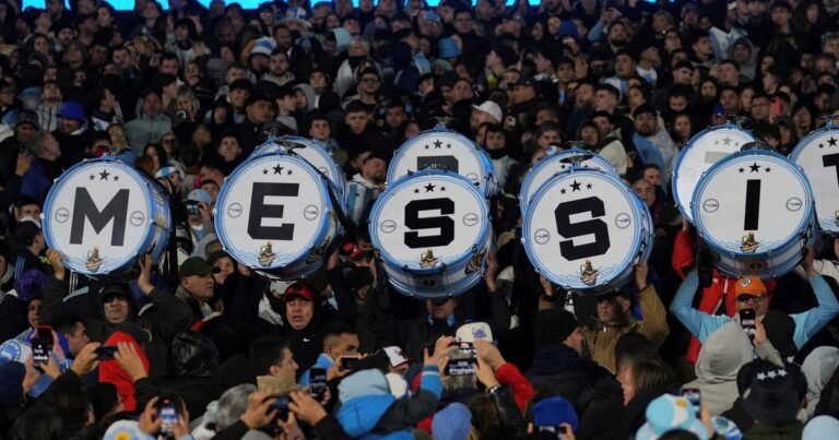 La música y el fútbol forman parte del latido argentino: el alma de la hinchada