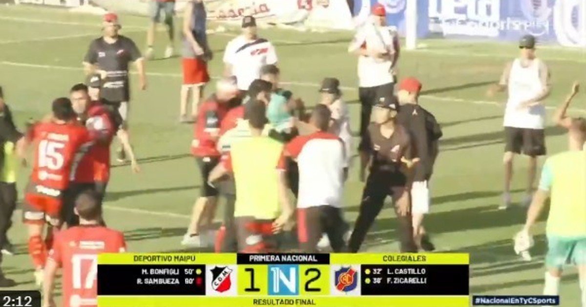 Escándalo en Mendoza: los jugadores de Deportivo Maipú se agarraron a piñas con sus hinchas