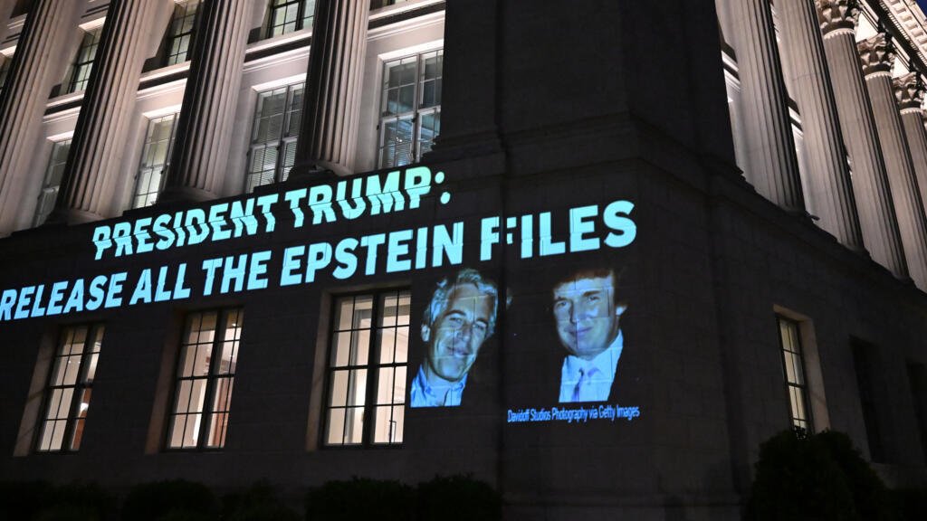 El Congreso de EE. UU. difunde documentos de Epstein con supuestas referencias a Trump