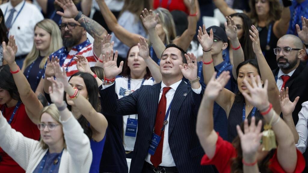 "Mártir de la libertad": la derecha de EE. UU. despide a Kirk en un acto que fundió política y religión