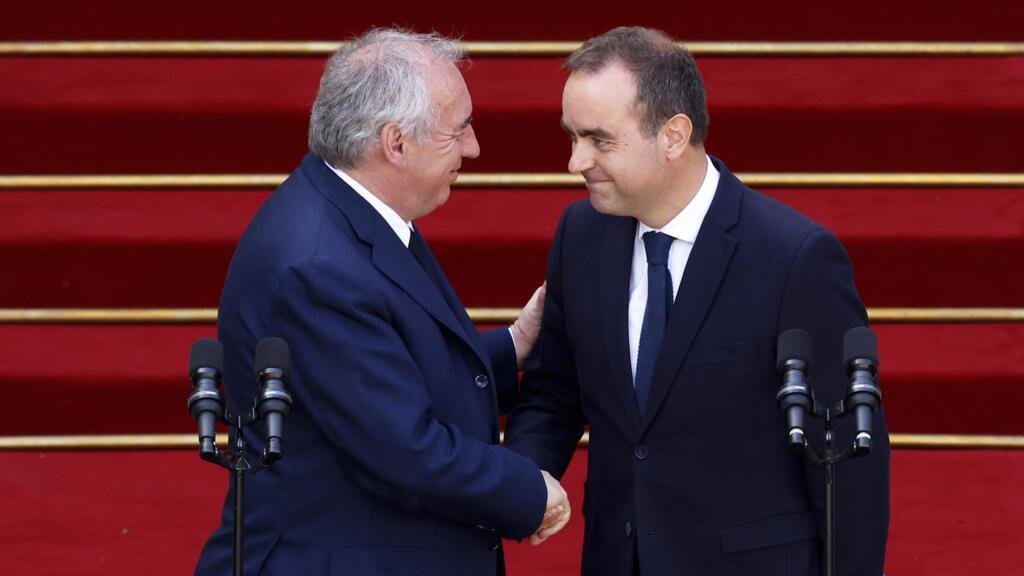 Lecornu asume como primer ministro francés, en medio de jornada nacional de bloqueos