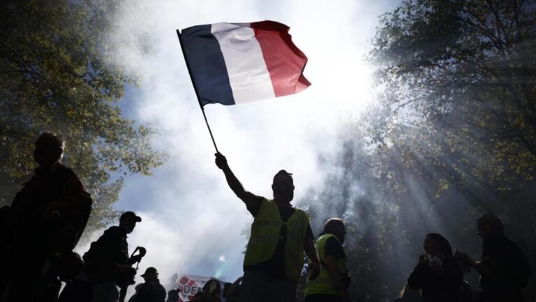 "Ante el peligro de la extrema derecha en Francia, la división de la izquierda es irresponsable"