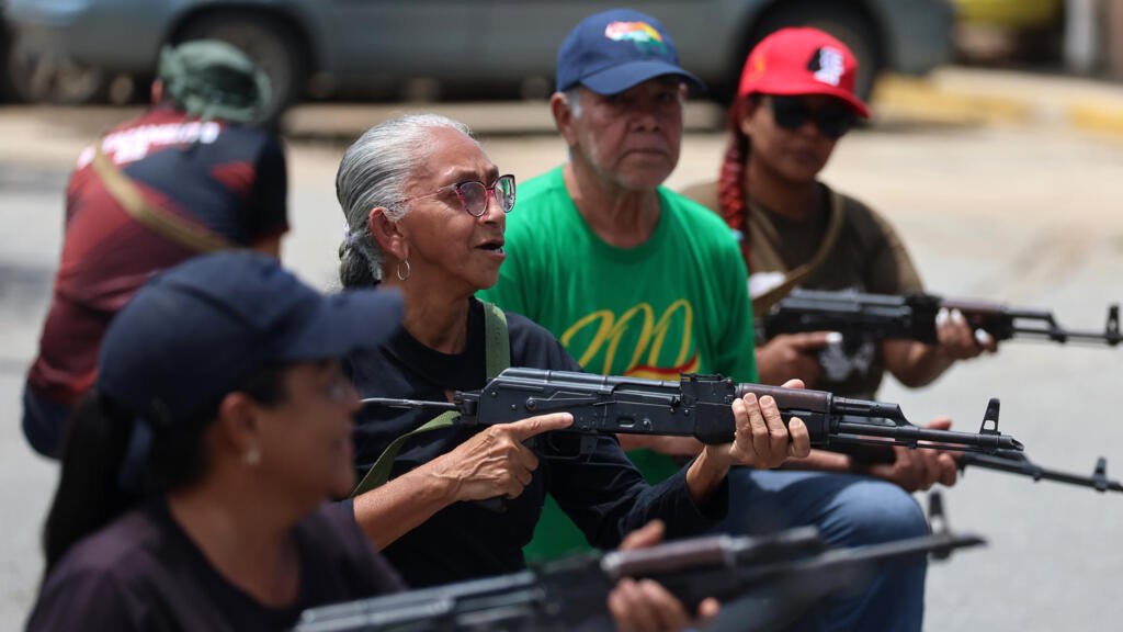 Ejercicios militares y adiestramiento de civiles: así responde Maduro a la "amenaza" de EE. UU.