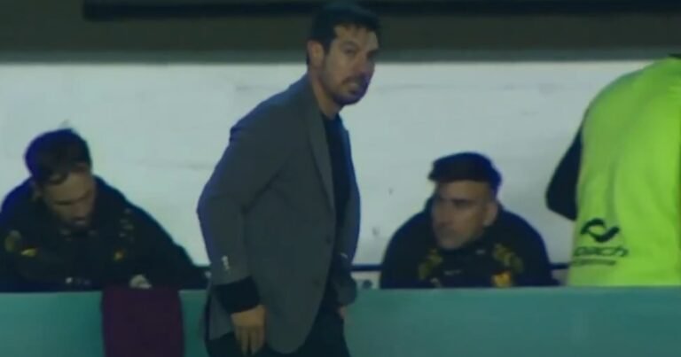 El Tano Gracián explotó contra un jugador de Deportivo Madryn que se fue expulsado: "¡Tenías amarilla! ¿Para qué vas a disputar una pelota allá?"