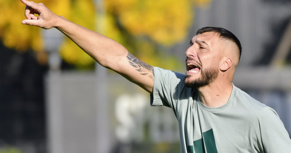 Gustavo Benítez, DT de Riestra, y una curiosa sentencia: por qué la titularidad de Juanfer Quintero fue la clave para ganarle a River