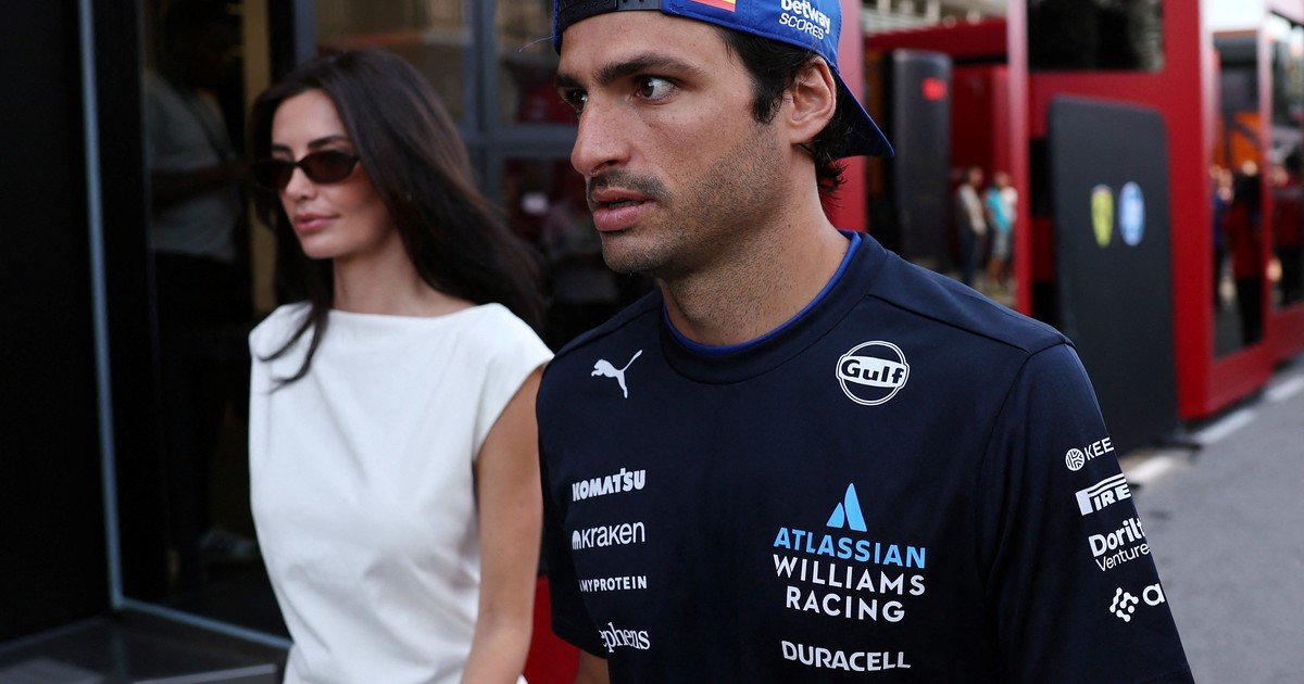La historia de amor de Carlos Sainz junior y la modelo Rebecca Donaldson, la “pareja más top” de la Fórmula 1