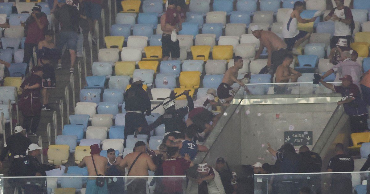 Otra vez violencia en Brasil contras los hinchas argentinos: palazos y gases de la Policía contra los fanáticos de Lanús vs Fluminense