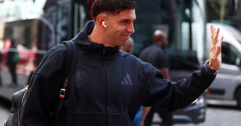 Sin lugar en Aston Villa y caído el pase a Manchester United, Dibu Martínez está en la mira de un gigante de un país europeo