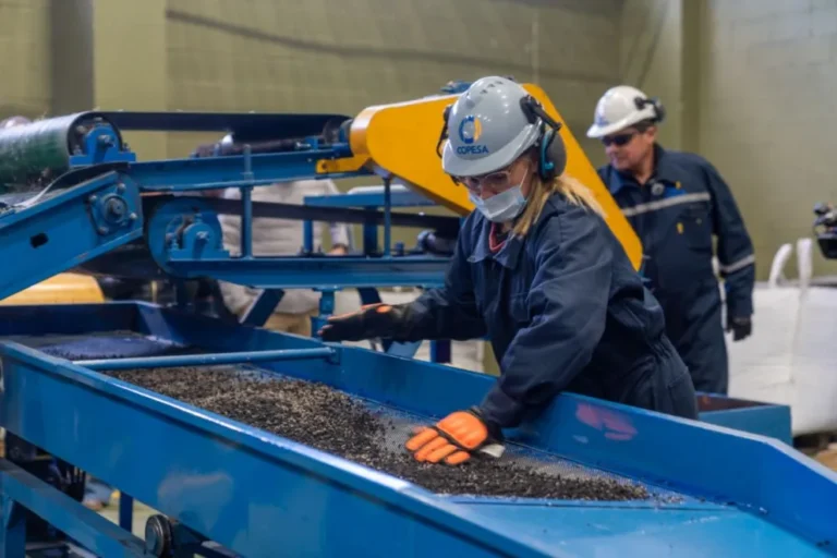 Othar destacó el valor ambiental y económico de la planta de reciclaje de caucho en Caleta Olivia