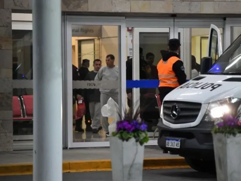 Llegó a Ezeiza un nuevo vuelo con argentinos deportados desde EE.UU.