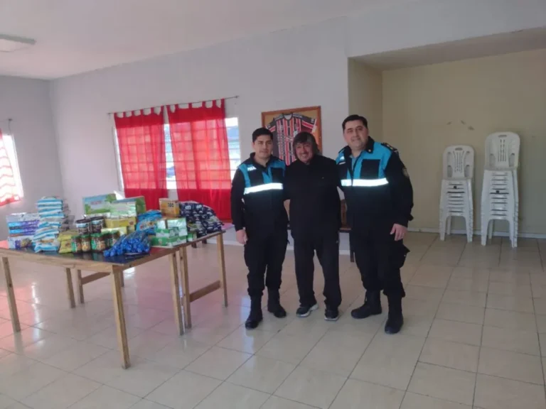 La Policía donó alimentos al Club Stella Maris tras el robo que sufrieron