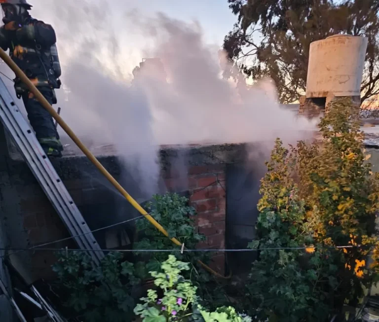Se incendió una vivienda deshabitada en barrio Las Flores
