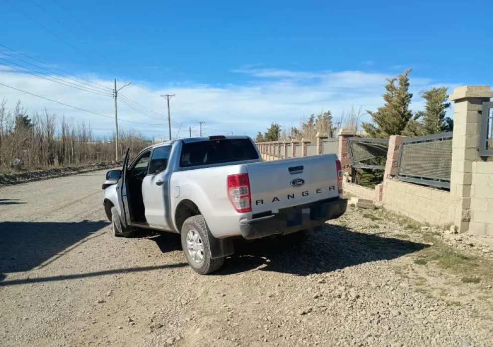Una camioneta se estrelló contra el paredón de una vivienda