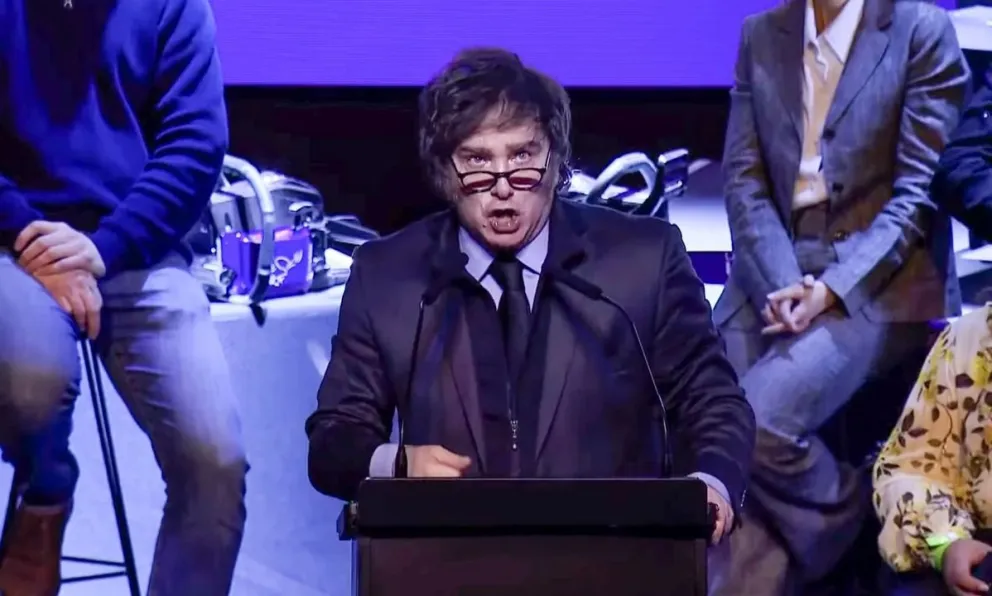 Javier Milei viaja a EE.UU. y regresa a horas de las elecciones